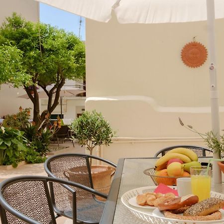 Home With Courtyard In Beating Heart Of Old Town! خانيا المظهر الخارجي الصورة