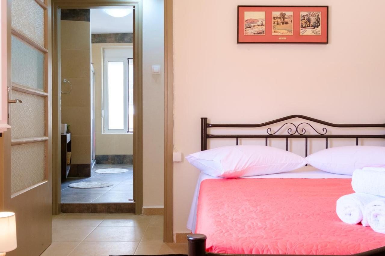 Home With Courtyard In Beating Heart Of Old Town! خانيا المظهر الخارجي الصورة