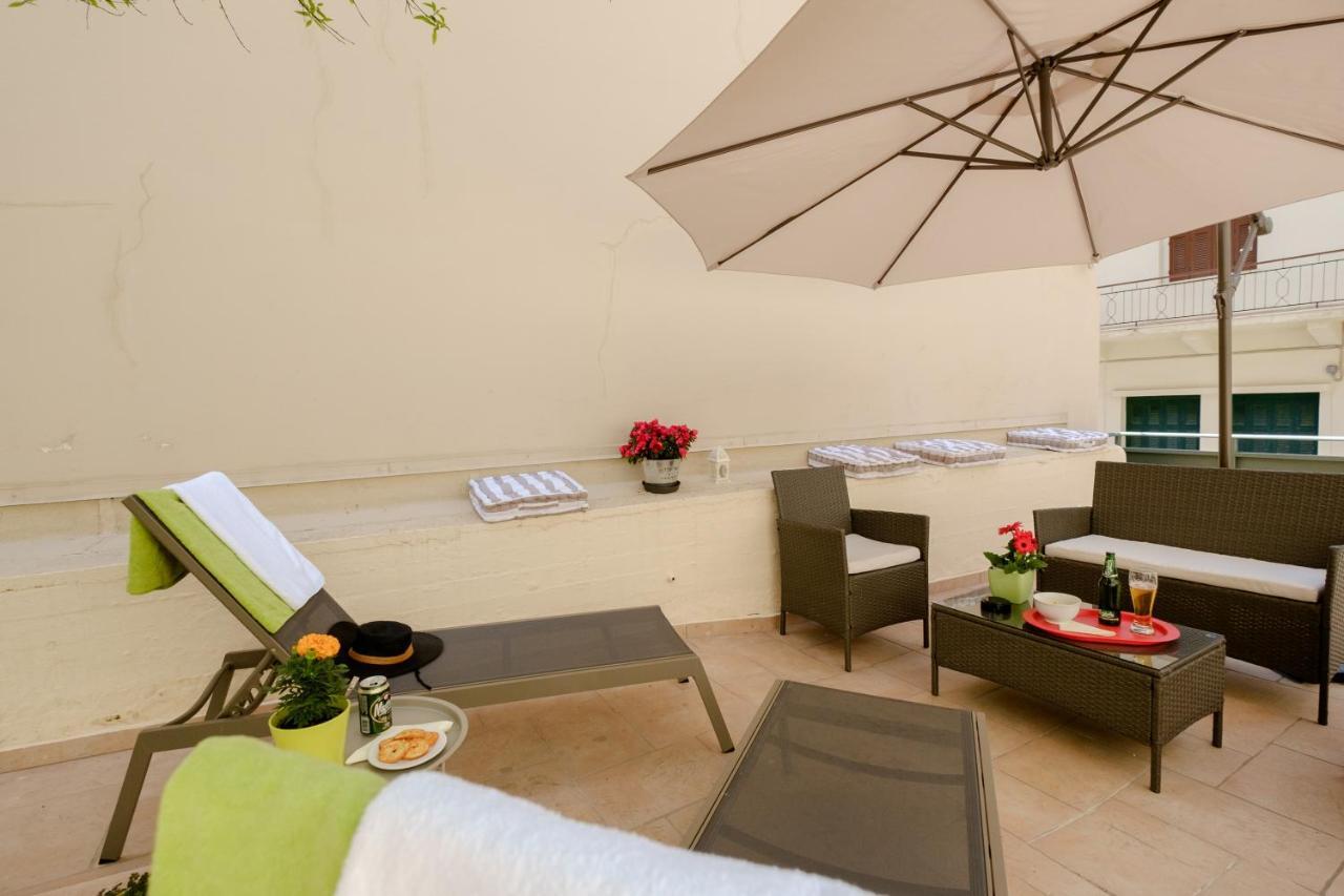 Home With Courtyard In Beating Heart Of Old Town! خانيا المظهر الخارجي الصورة