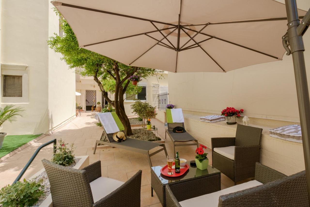Home With Courtyard In Beating Heart Of Old Town! خانيا المظهر الخارجي الصورة