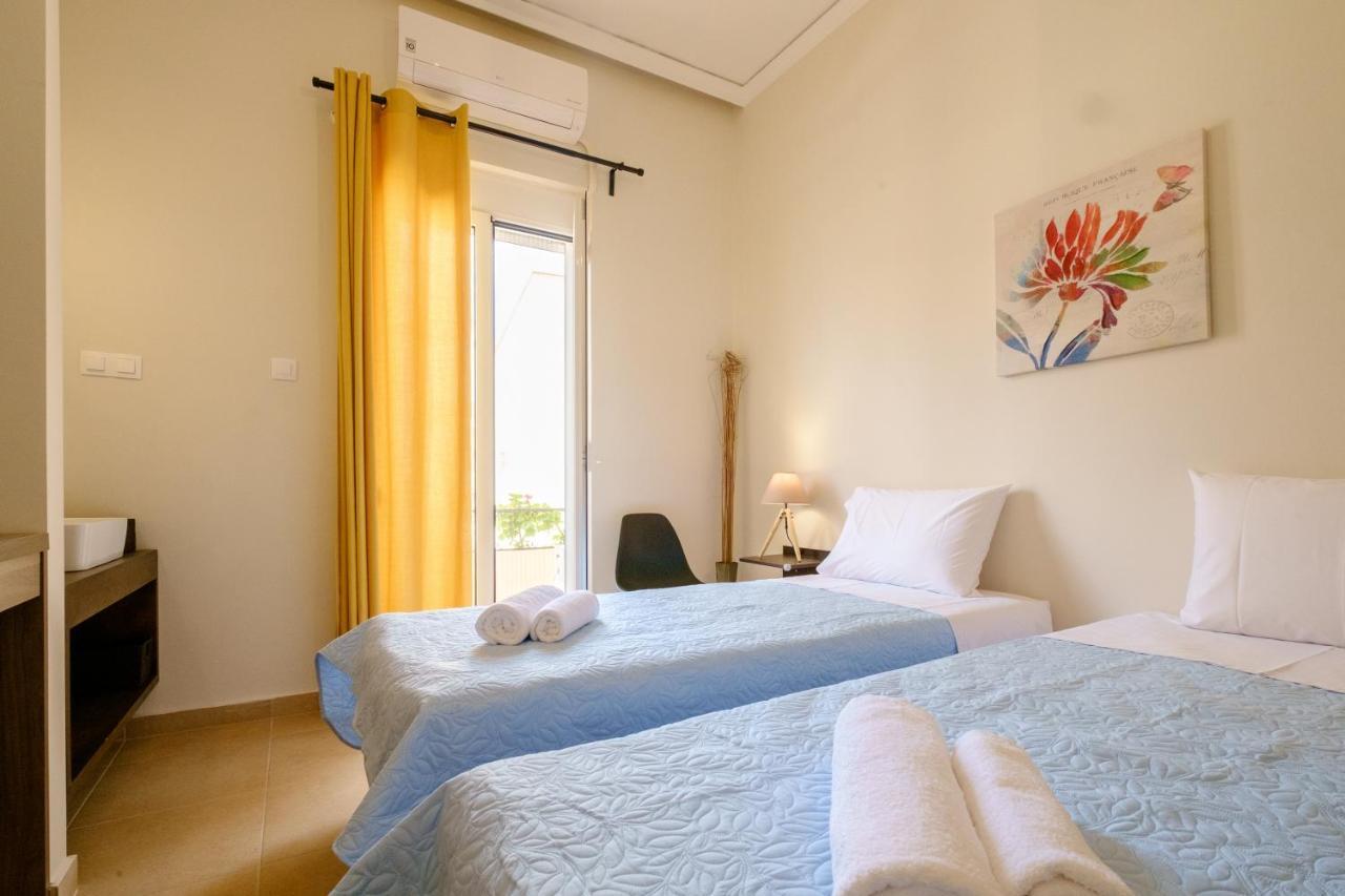Home With Courtyard In Beating Heart Of Old Town! خانيا المظهر الخارجي الصورة
