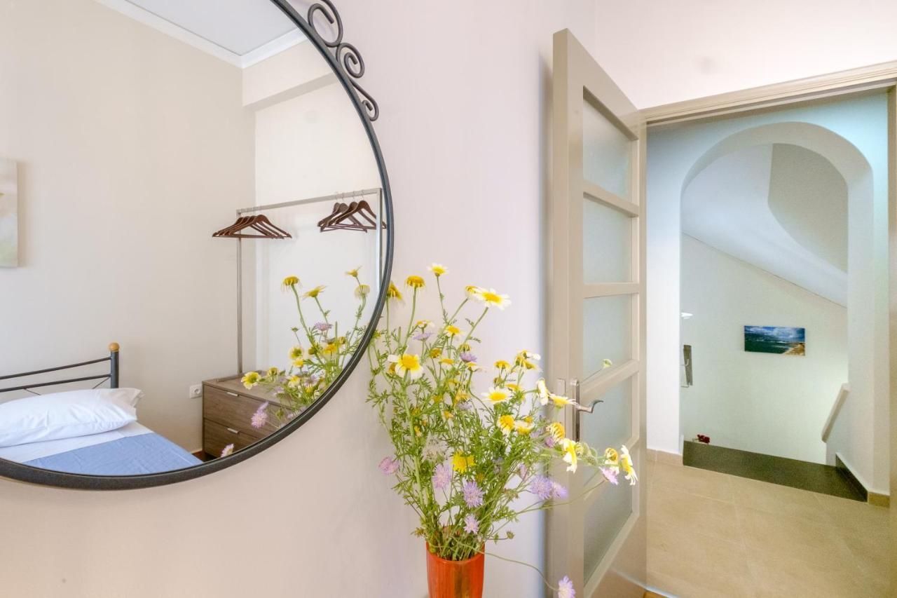 Home With Courtyard In Beating Heart Of Old Town! خانيا المظهر الخارجي الصورة